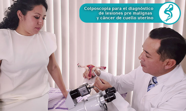 El Dr. Edgar Rivera realiza colposcopia para diagnóstico en Quito